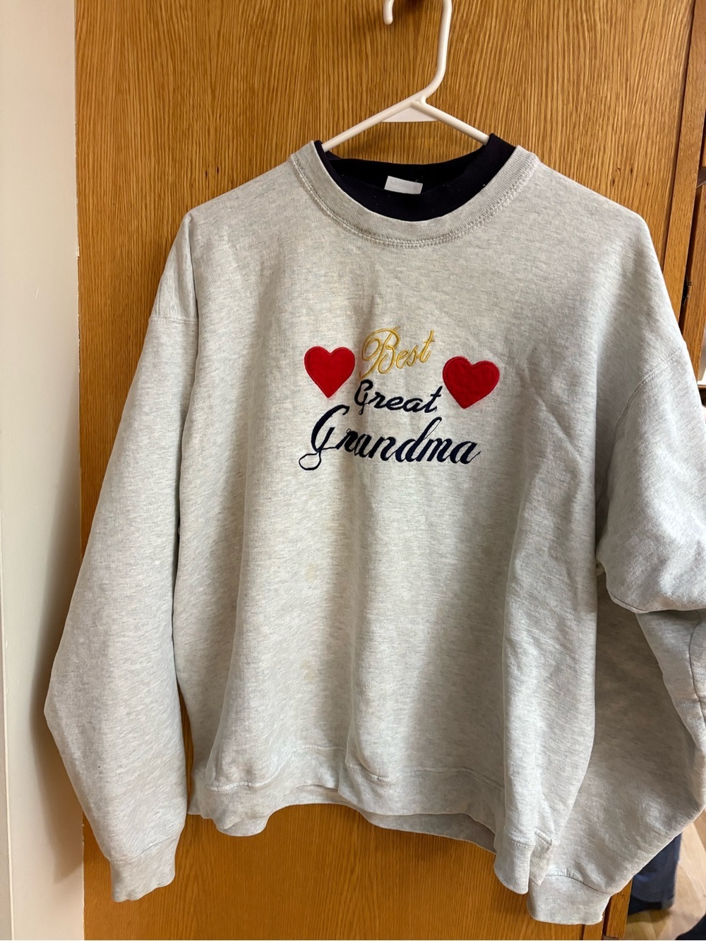 Fruit of the Loom Great Grandma Vintage Gray Crewneck Sweatshirt ❤️
